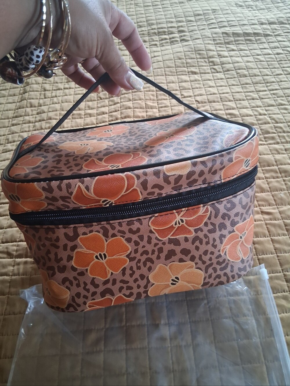 MANALANI NEW LEOPARD PUAKENIKENI BEAUTIFUL COSMETIC BAG W/HOLDER STRAPS INSIDE!